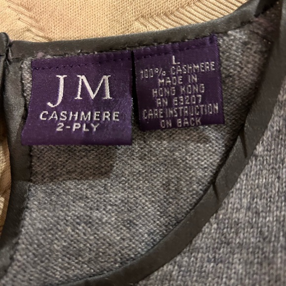 Cashmere sweather set,Grey,Large, NWOT,smoke/pet free home. - Picture 4 of 8